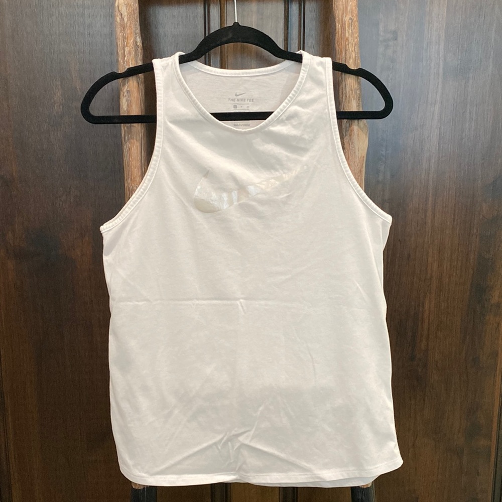 The Nike Tee Dri Fit NWOT